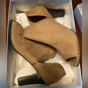 Women's Life Stride Coana Open Toe Bootie Taupe size 8